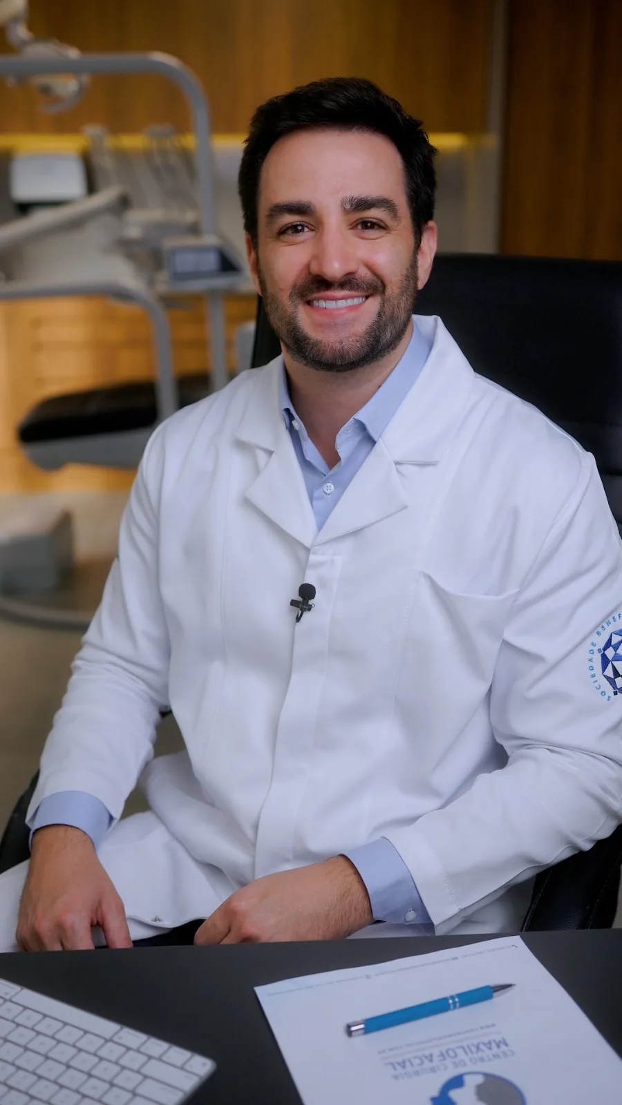 Dr. André Bim no consultório